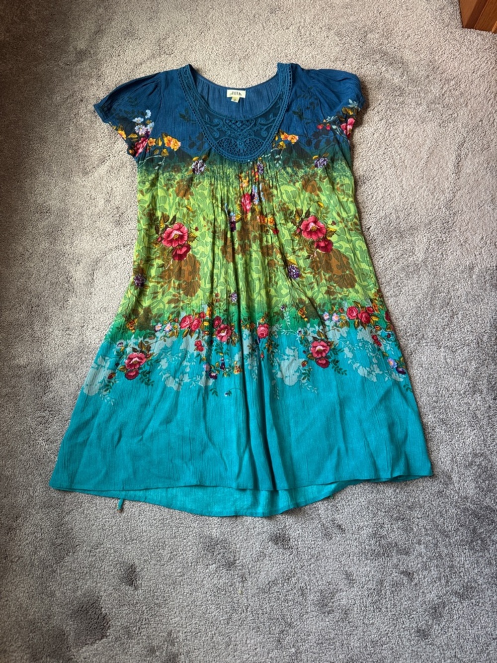 BILA Blue Green Floral Dress SIZE M Short Sleeve Boho Embroidered Neckline